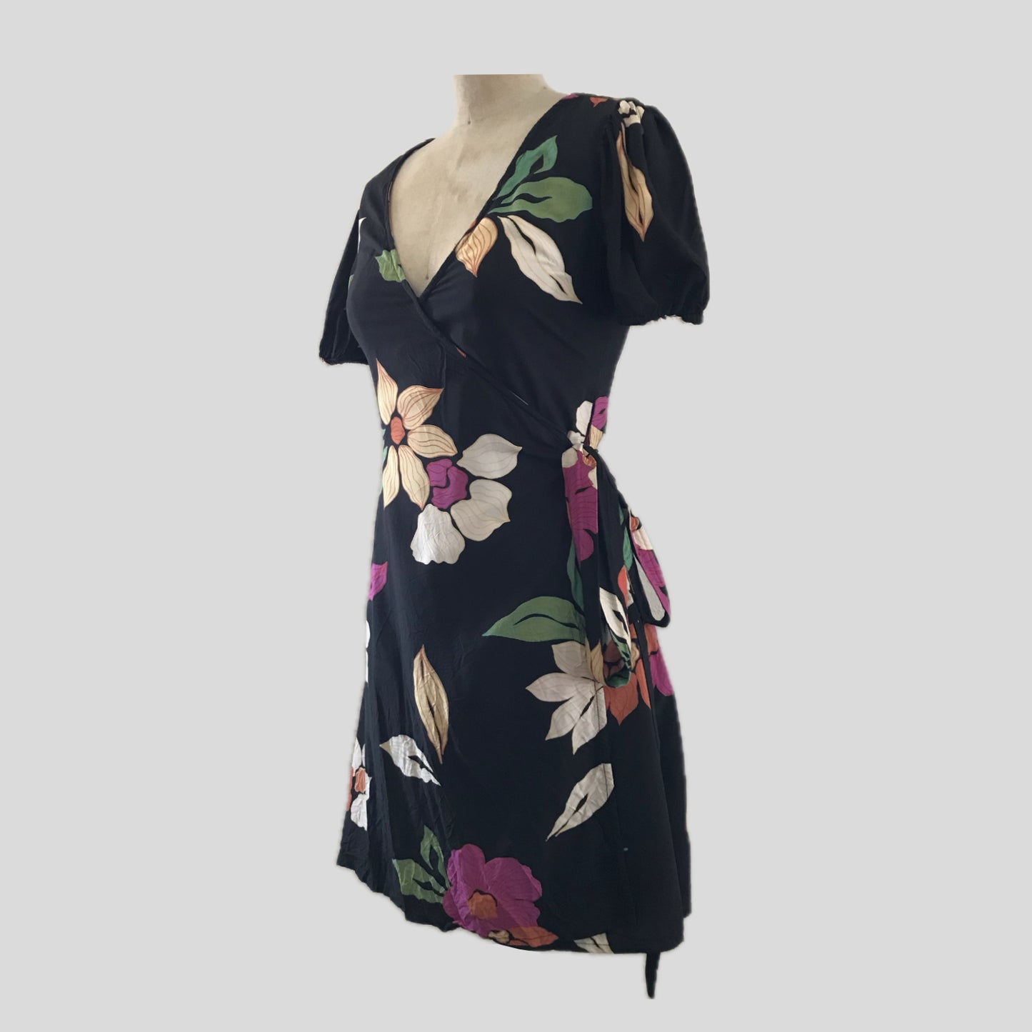 Billabong Black Colorful Floral Short Sleeve V Neck Mini Wrap Dress