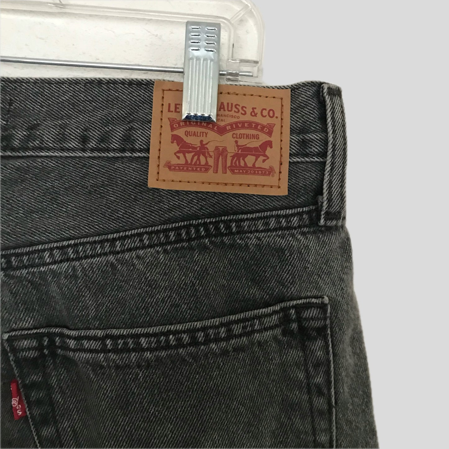 levis-faded-black-94-baggy-jeans