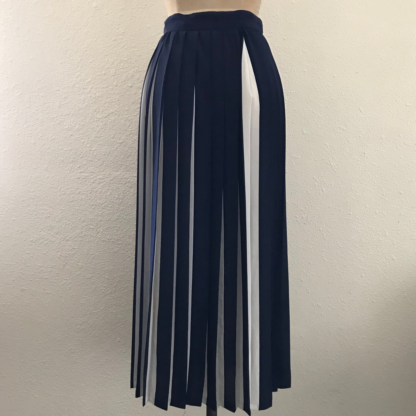 Vintage 1980s Liz Claiborne Navy Blue Striped Pleated Midi Skirt