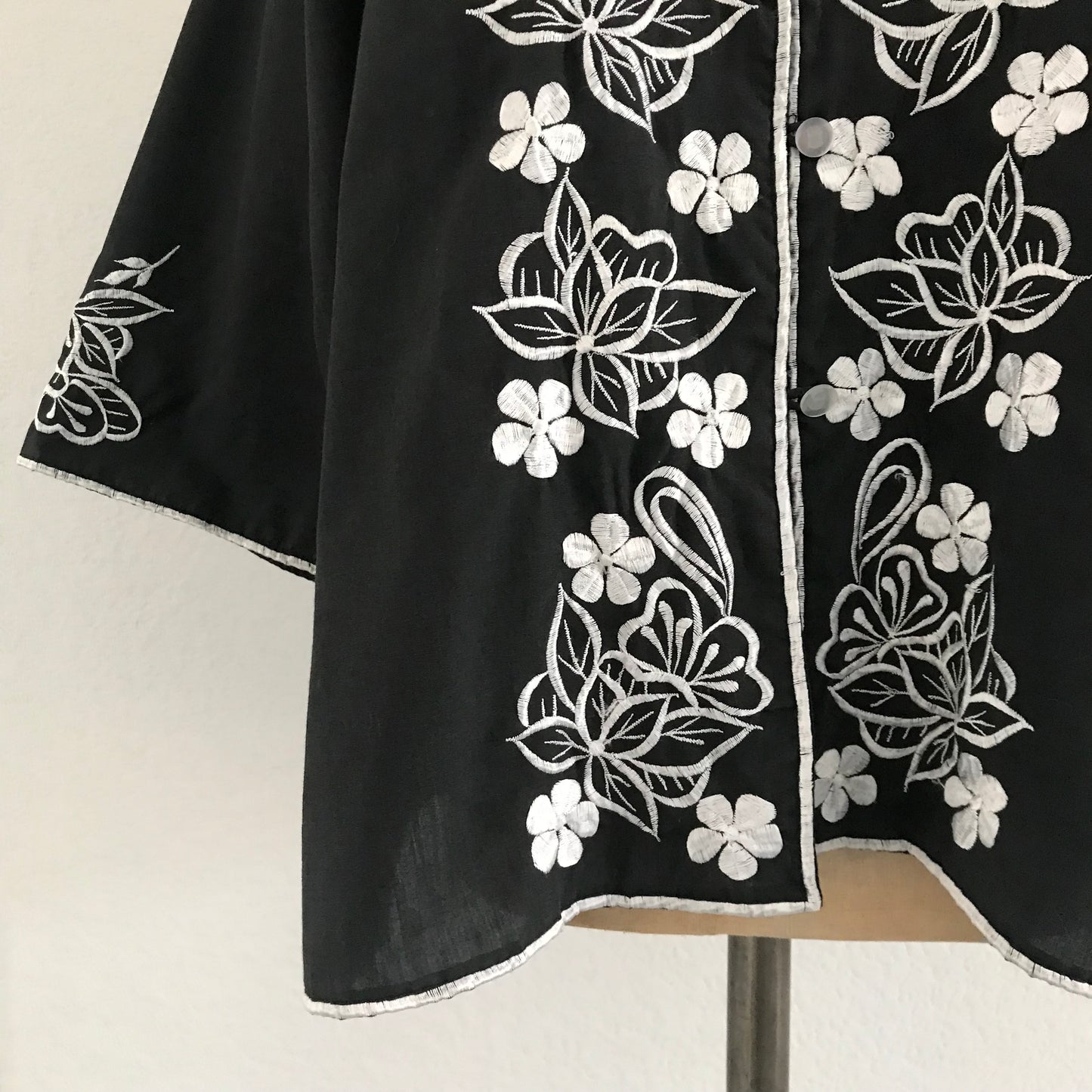 Vintage 1970s Black + White Floral Embroidered Shirt