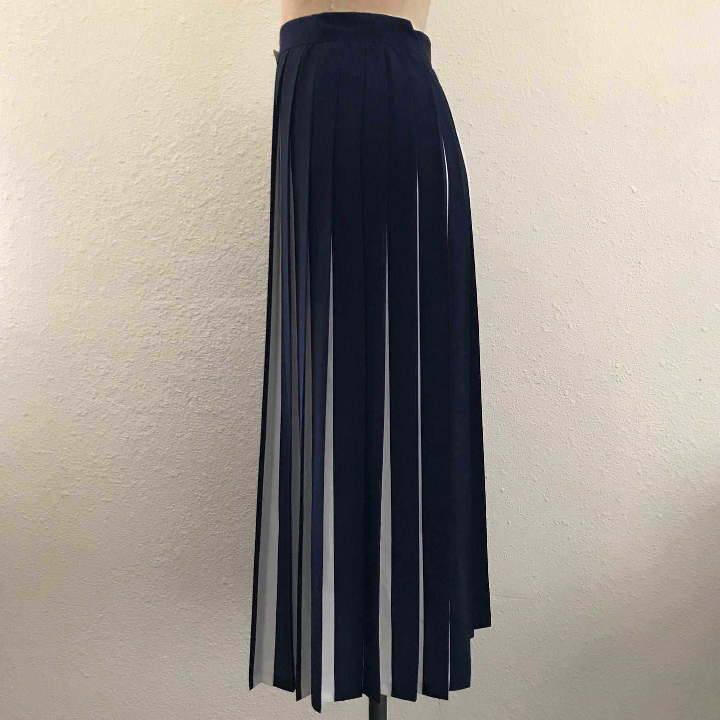 Vintage 1980s Liz Claiborne Navy Blue Striped Pleated Midi Skirt