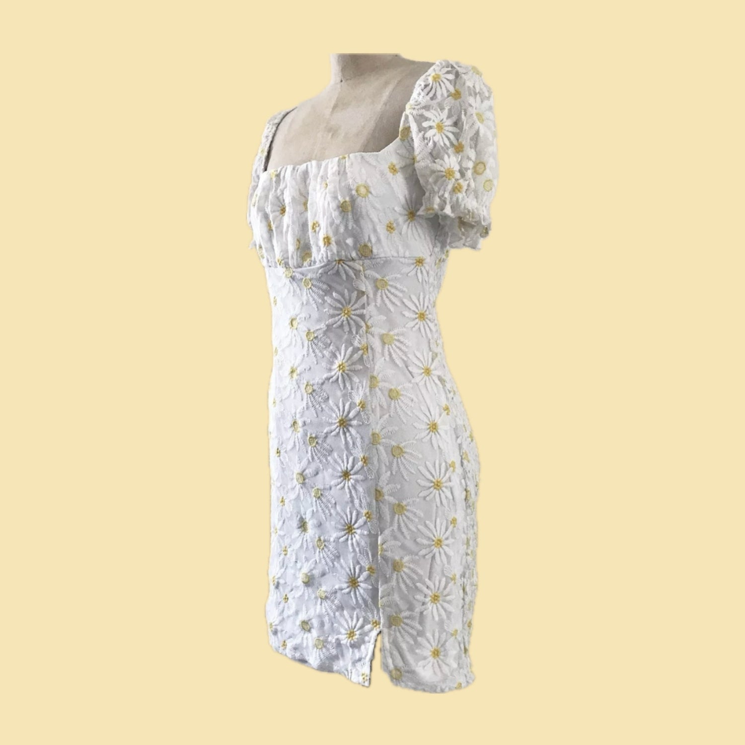 Peppermayo White Daisy Floral Mini Dress Prelovely Peppermayo White Daisy Floral Mini Dress Prelovely