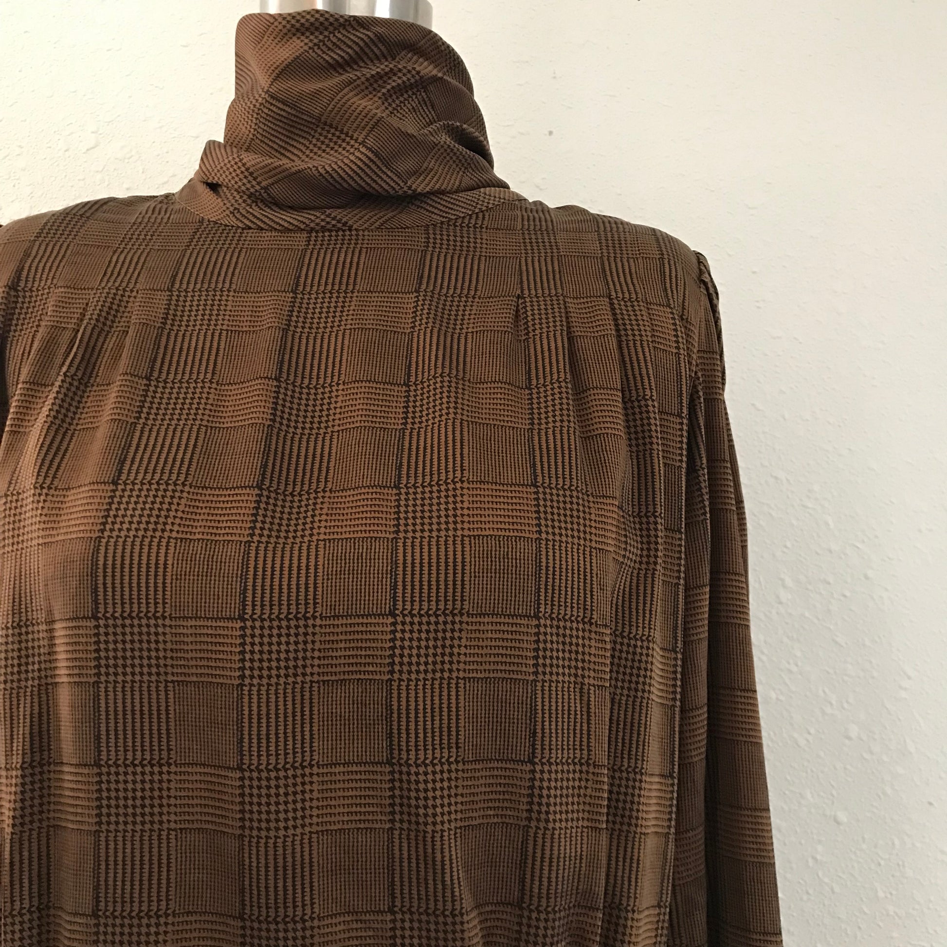 vintage-1970s-brown-silk-houndstooth-blouse